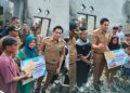 Gercep, Bupati Lucky Hakim Bantu Warga Korban Kebakaran di Tukdana