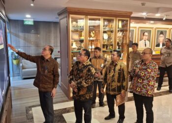 Meniti Jalan Damai di Luar Sidang