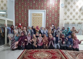Ajang Silaturahmi, DWP Diskominfo Indramayu Gelar Kegiatan Membatik