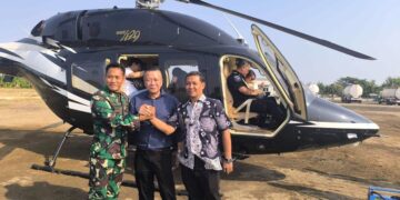 Helikopter Mendarat di Lapangan Desa Indramayu, Bawa Rombongan Investor Asing